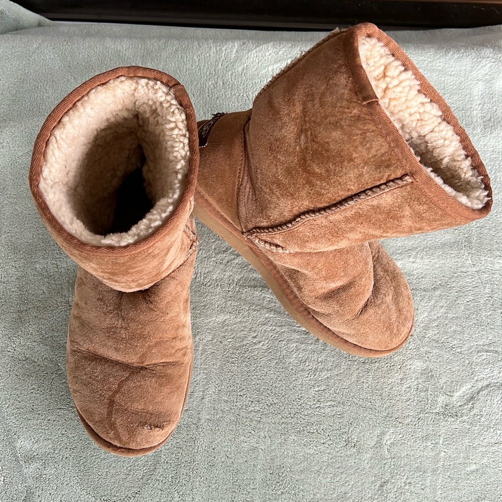 Uggs short size 8
